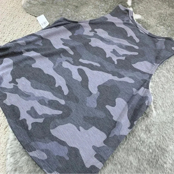 NWT Old Navy Active Camo Top - Picture 5 of 9